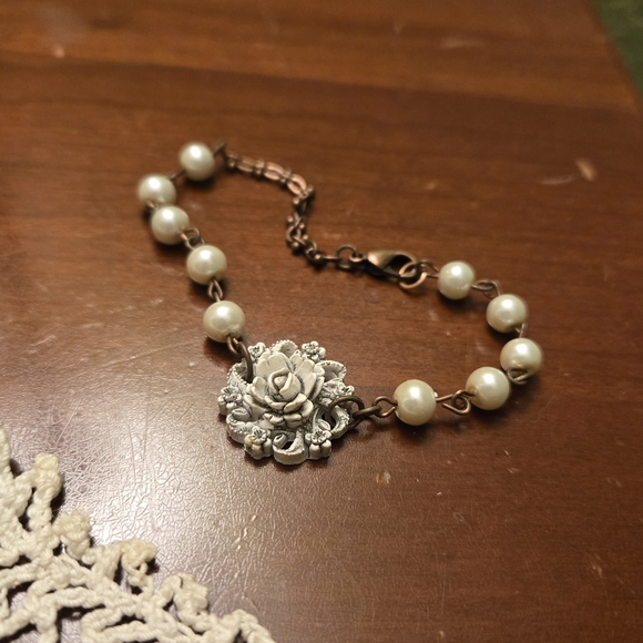 Floral Pearl Link Bracelet - Ivory Pearls with Flower Accent - Picture 4 of 4